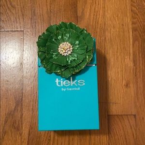 BRAND NEW TIEKS